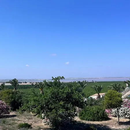 La Calienta Vistas A La Laguna Rosa Y A La Piscina Torrevieja